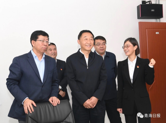省委副書記、代省長劉寧在副省長王黎明等領(lǐng)導(dǎo)的陪同下視察物產(chǎn)集團(tuán)